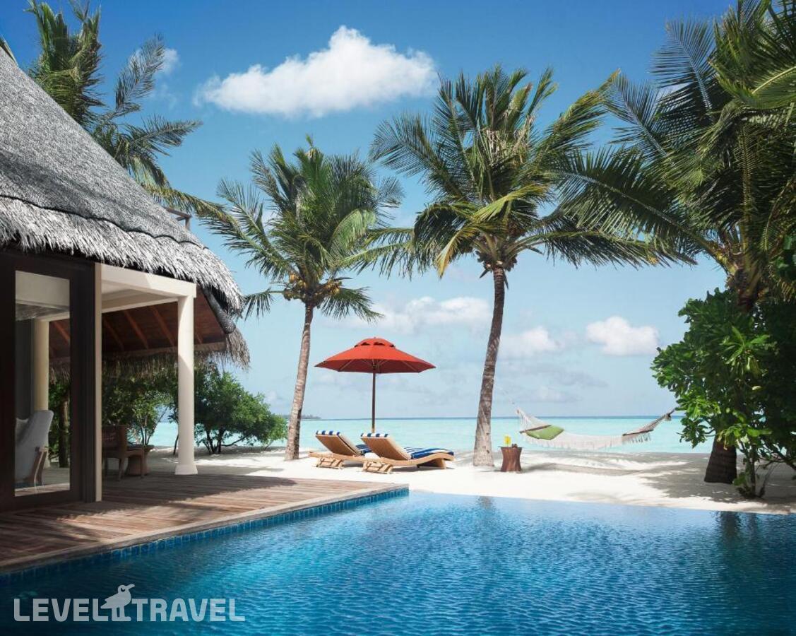 фотографии номера Пляжный люкс Sunset  с бассейном отеля Taj Exotica Resort & Spa в Мальдивы(Южный Мале Атолл) - фото №4