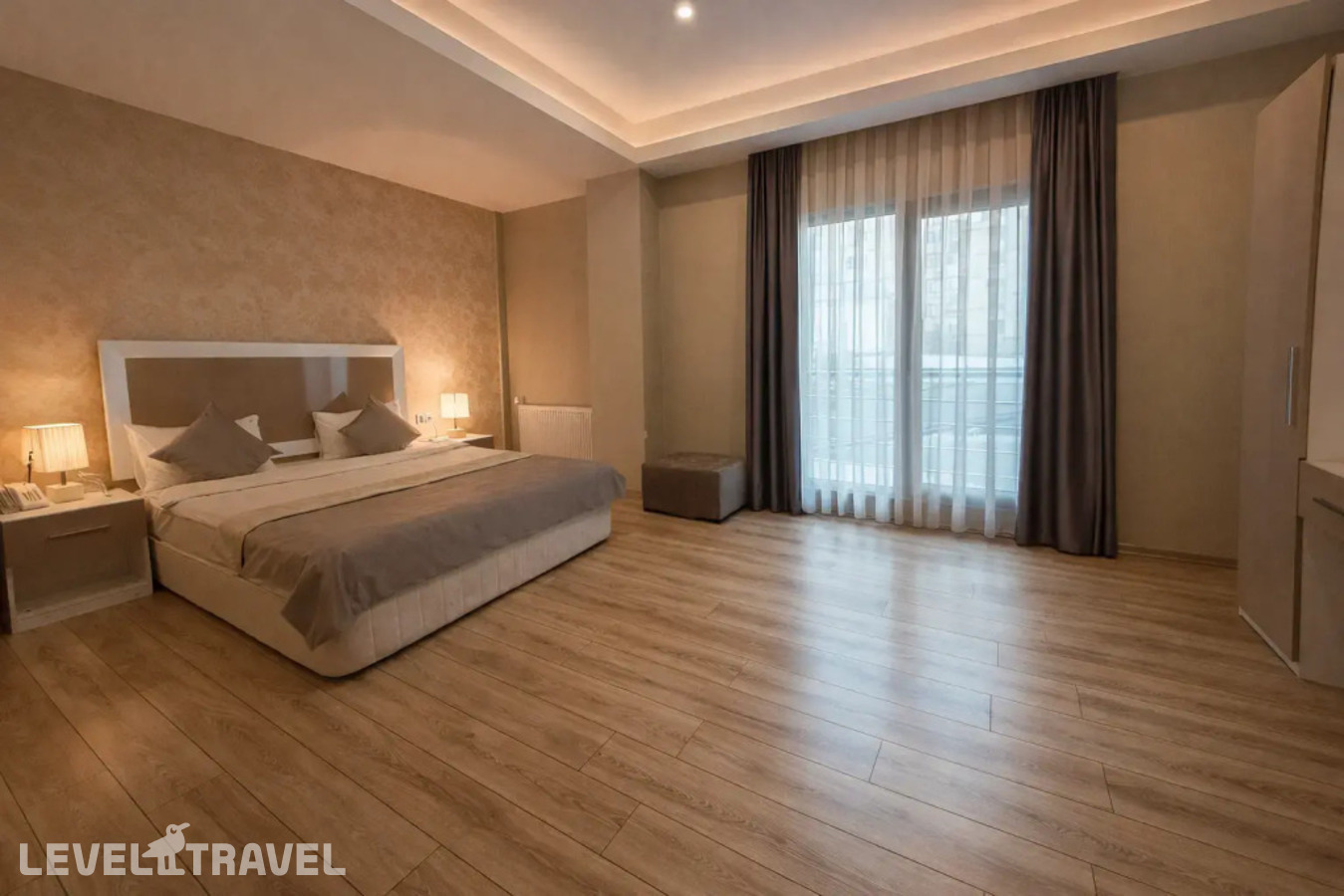 фотографии номера Четырёхместный номер Deluxe с видом на внутренний двор отеля Diplomat Hotel в Азербайджан(Баку) - фото №2