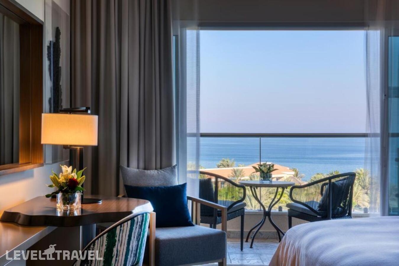 фотографии номера Люкс с видом на океан (1 спальня) отеля Fujairah Rotana Resort & Spa в ОАЭ(Фуджейра) - фото №6