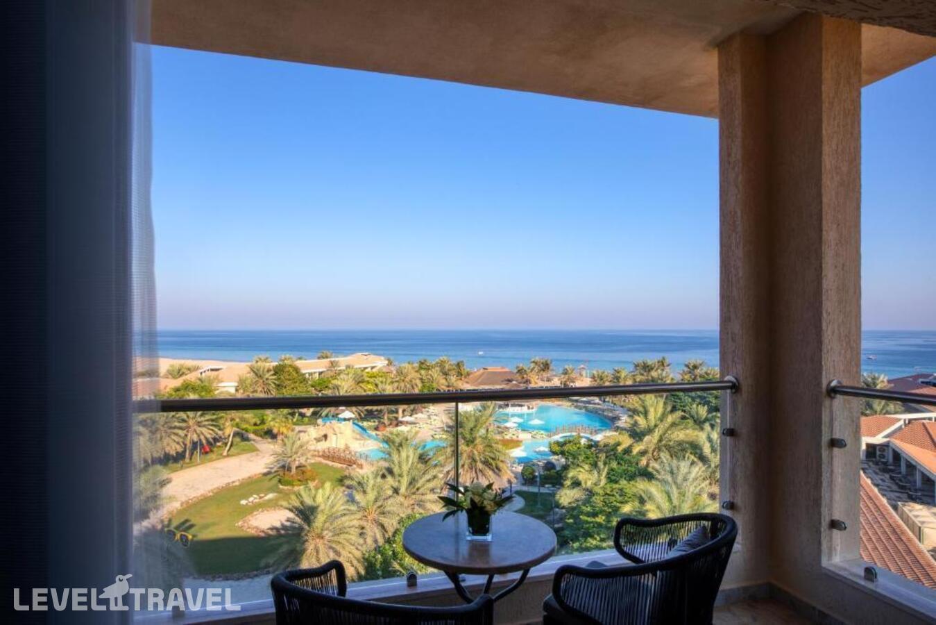 фотографии номера Люкс с видом на океан (1 спальня) отеля Fujairah Rotana Resort & Spa в ОАЭ(Фуджейра) - фото №7