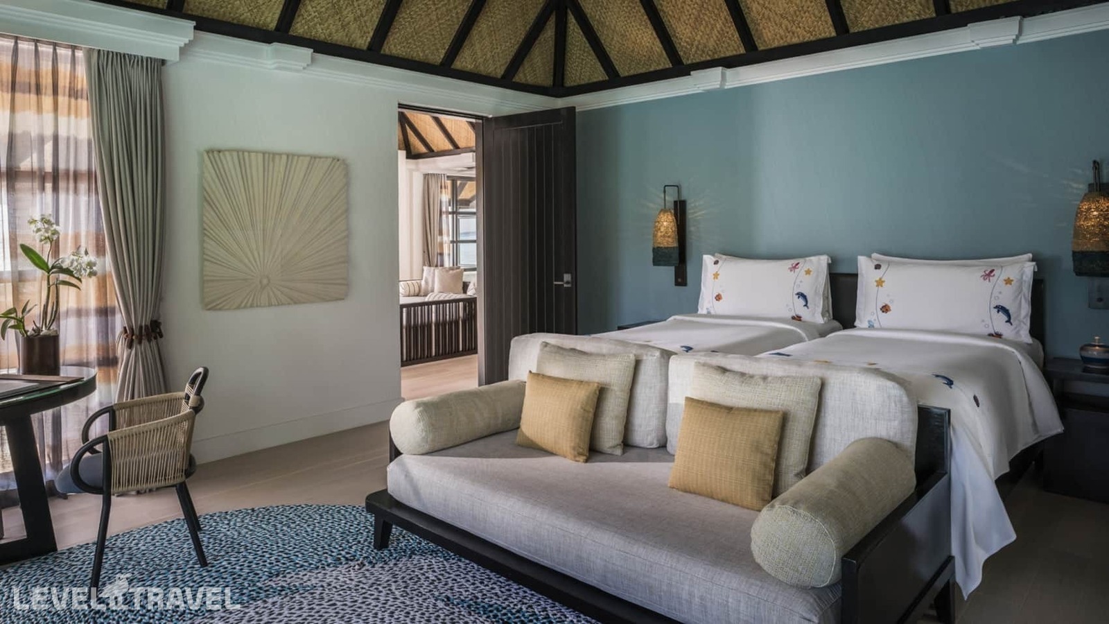 фотографии номера Люкс на воде Sunset (3 спальни) отеля Four Seasons Resort Maldives At Kuda Huraa в Мальдивы(Северный Мале Атолл) - фото №6