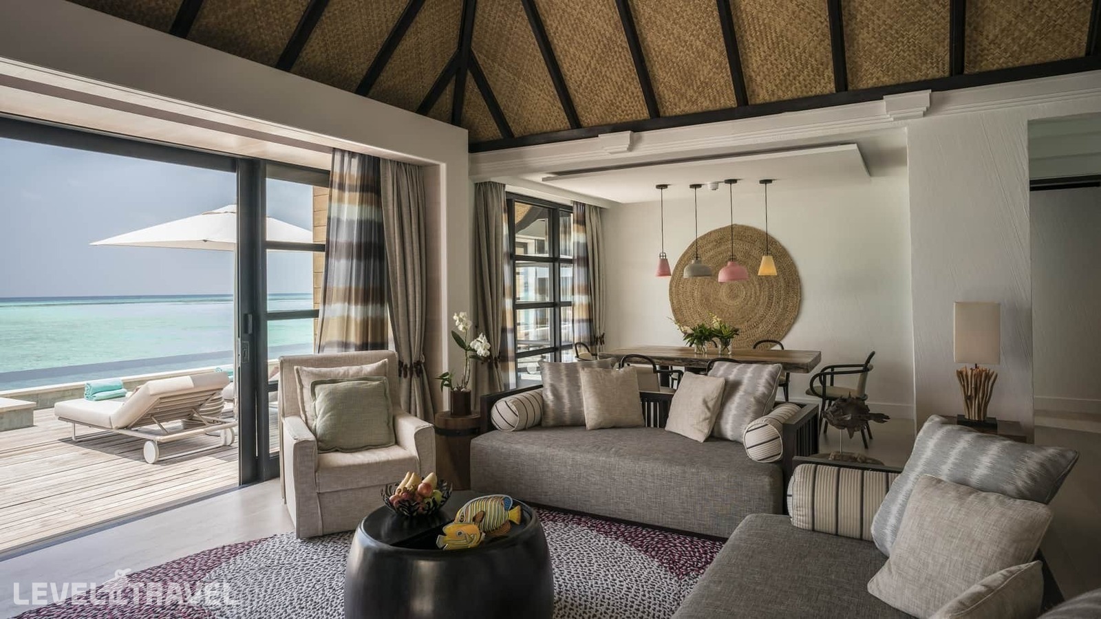 фотографии номера Люкс на воде Sunset (3 спальни) отеля Four Seasons Resort Maldives At Kuda Huraa в Мальдивы(Северный Мале Атолл) - фото №7