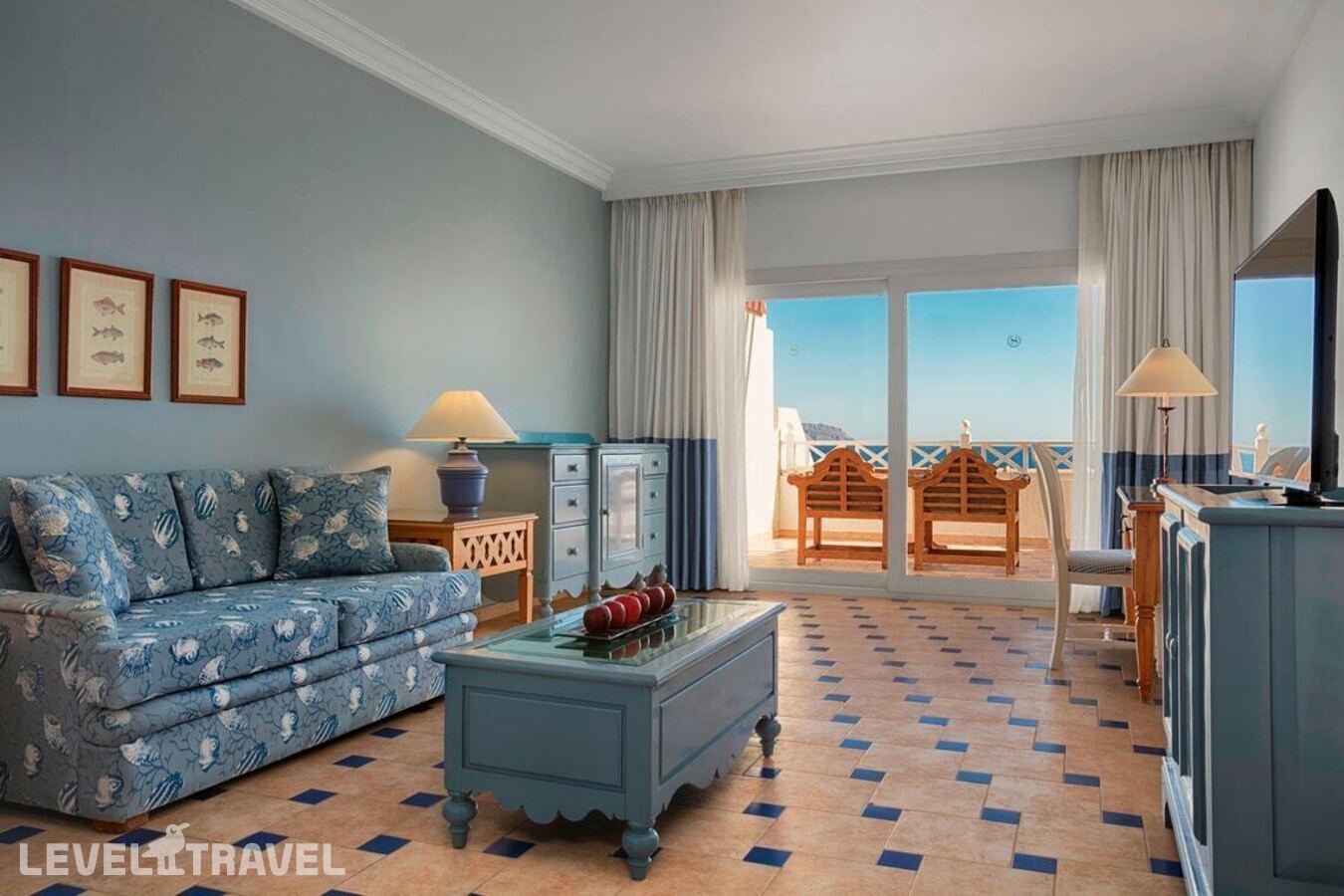 фотографии номера Полулюкс с видом на море (верхний этаж) отеля Sheraton Sharm Hotel Resort Villas & Spa в Египет(Корал Бэй) - фото №1