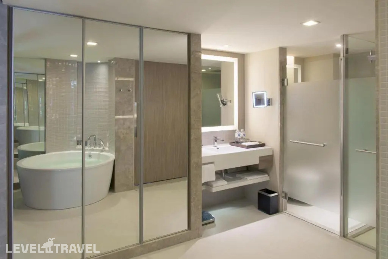 фотографии номера Представительский люкс с видом на город отеля Novotel Bangkok Sukhumvit 20 в Таиланд(Бангкок) - фото №6