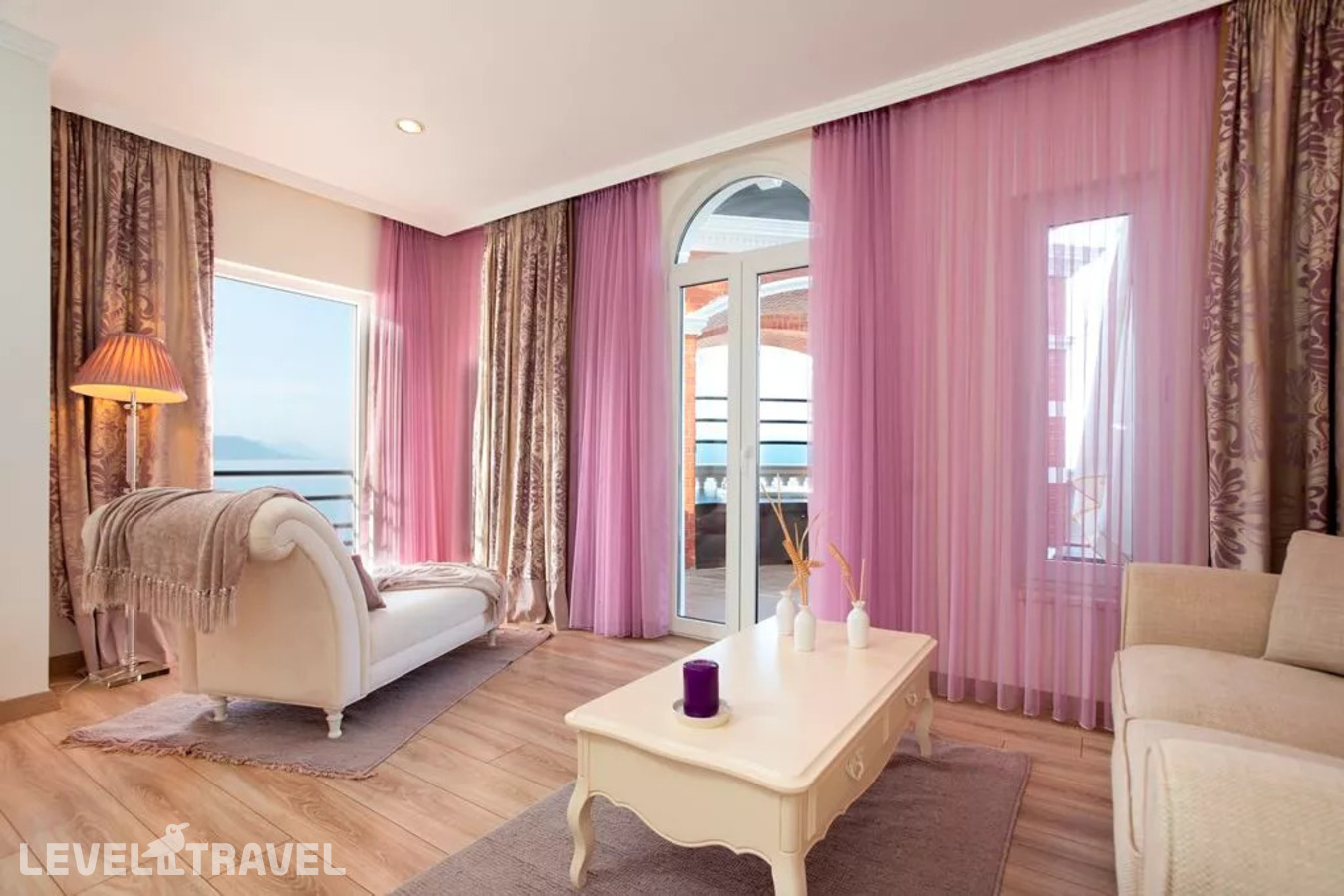 фотографии номера Люкс Queen Beatrix отеля Orange County Resort Hotel Kemer в Турция(Кемер - центр) - фото №3