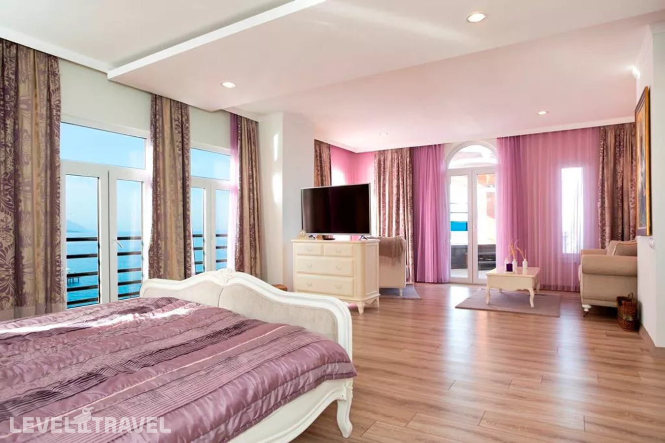 фотографии номера Люкс Queen Beatrix отеля Orange County Resort Hotel Kemer в Турция(Кемер - центр) - фото №4