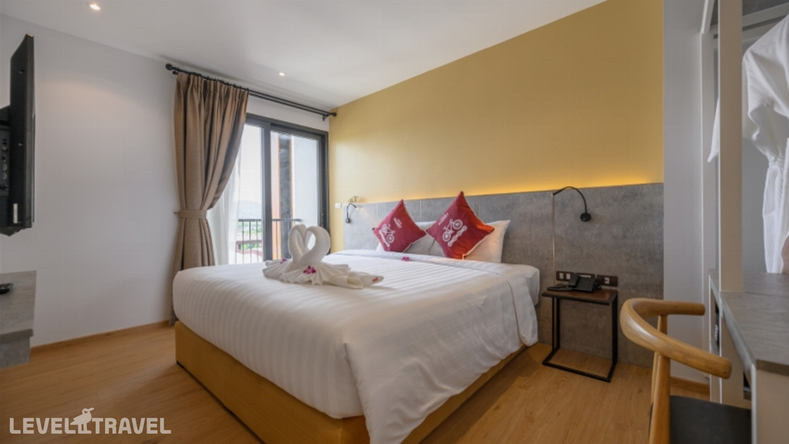 фотографии номера Гранд Делюкс отеля Tour De Phuket Hotel в Таиланд(Таланг) - фото №1
