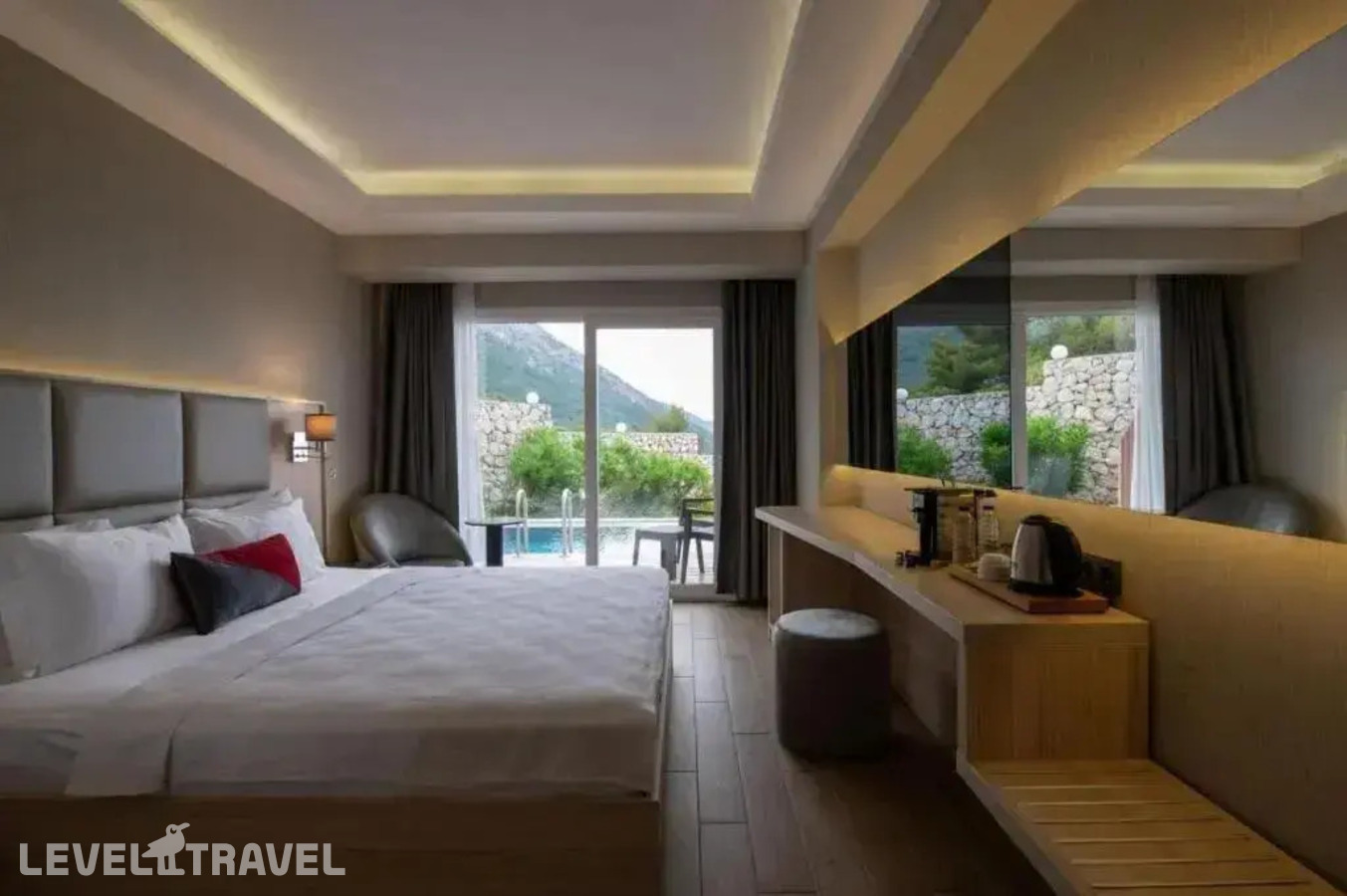 фотографии номера Двухместный номер Swim up двуспальная кровать отеля Ramada By Wyndham Fethiye Oludeniz в Турция(Олюдениз) - фото №2
