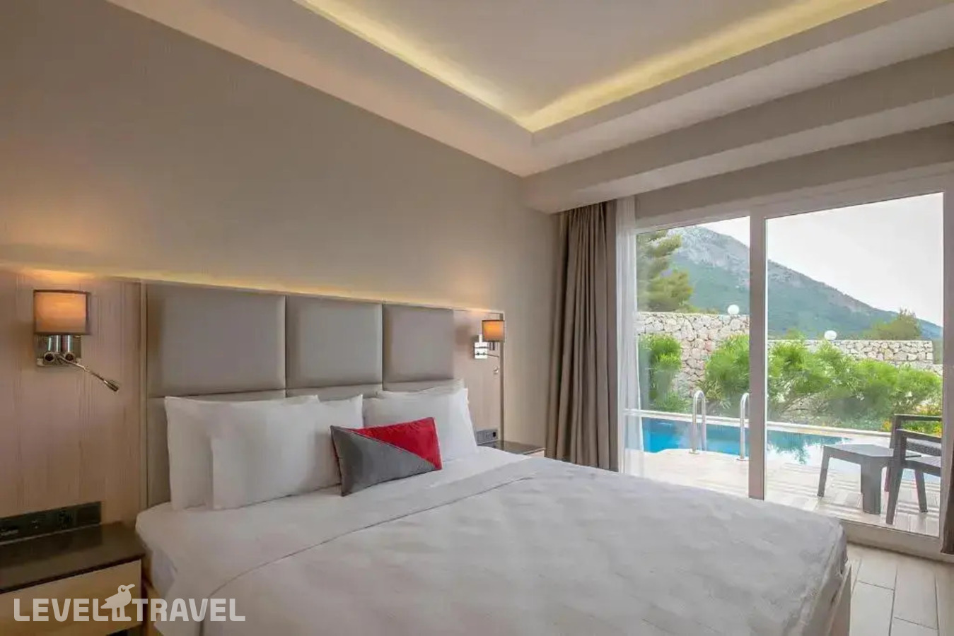 фотографии номера Двухместный номер Swim up двуспальная кровать отеля Ramada By Wyndham Fethiye Oludeniz в Турция(Олюдениз) - фото №1