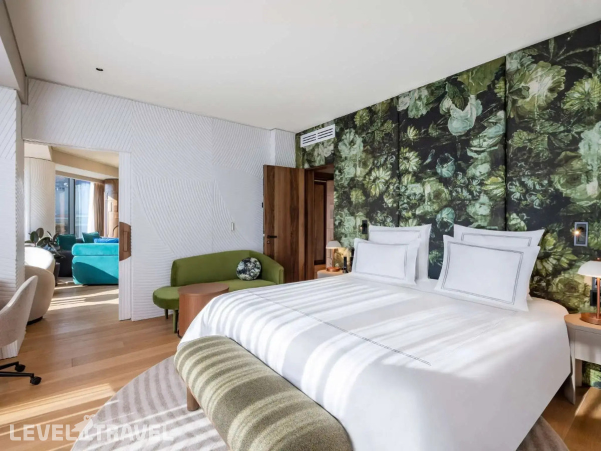 фотографии номера Двухместный люкс с террасой Presidential двуспальная кровать отеля Hotel Swissotel Tbilisi в Грузия(Тбилиси) - фото №2