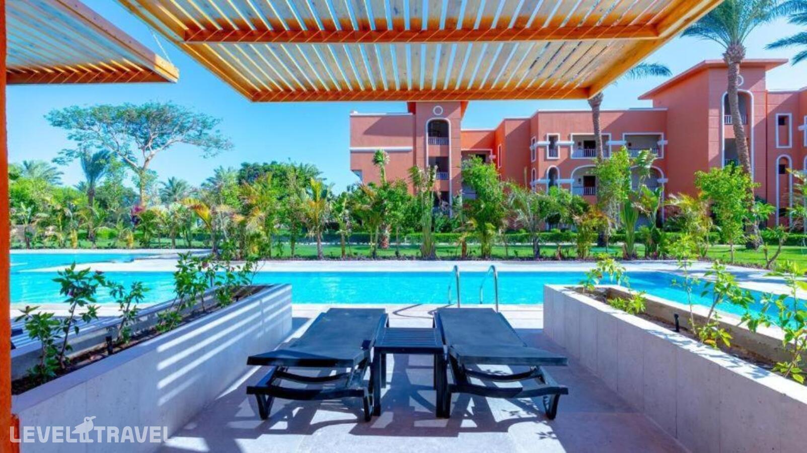 фотографии номера Полулюкс с выходом к бассейну отеля Caribbean World Resort Soma Bay в Египет(Сома Бей) - фото №2