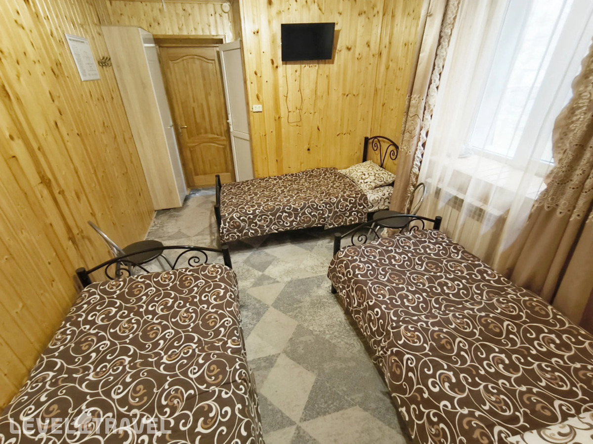 фотографии номера Трехместный номер отеля Мини-Отель Феникс в Россия(Домбай) - фото №2