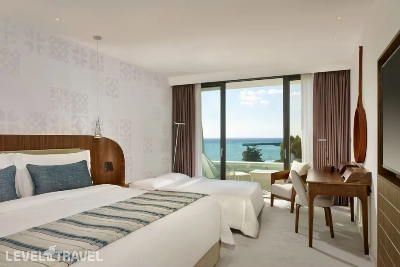 фотографии номера Делюкс с видом на море отеля Parklane, A Luxury Collection Resort & Spa в Кипр(Пиргос) - фото №2