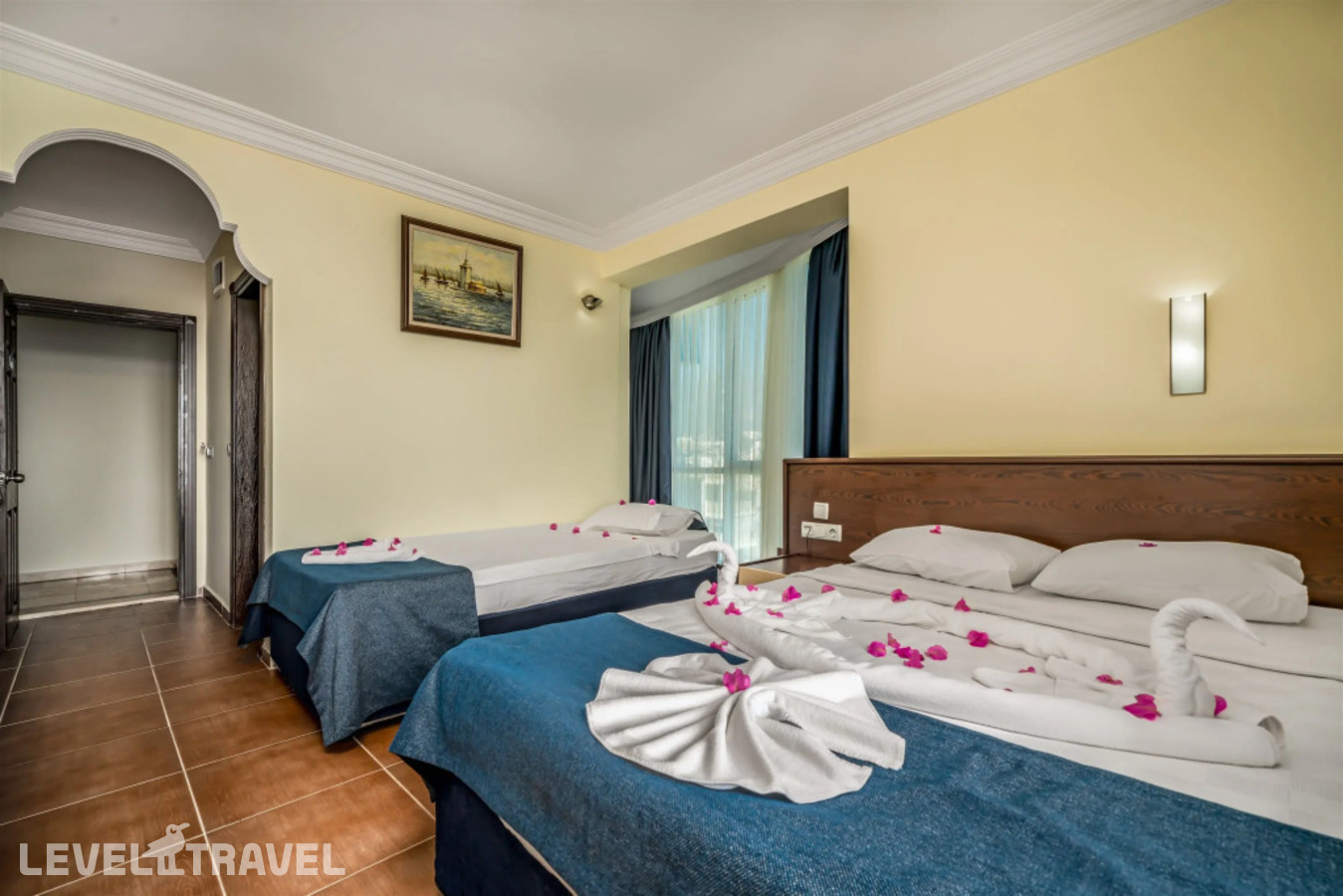 фотографии номера Трехместный с балконом отеля Arsi Blue Beach Hotel (Ex.Kemalhan Beach) в Турция(Тосмур) - фото №5