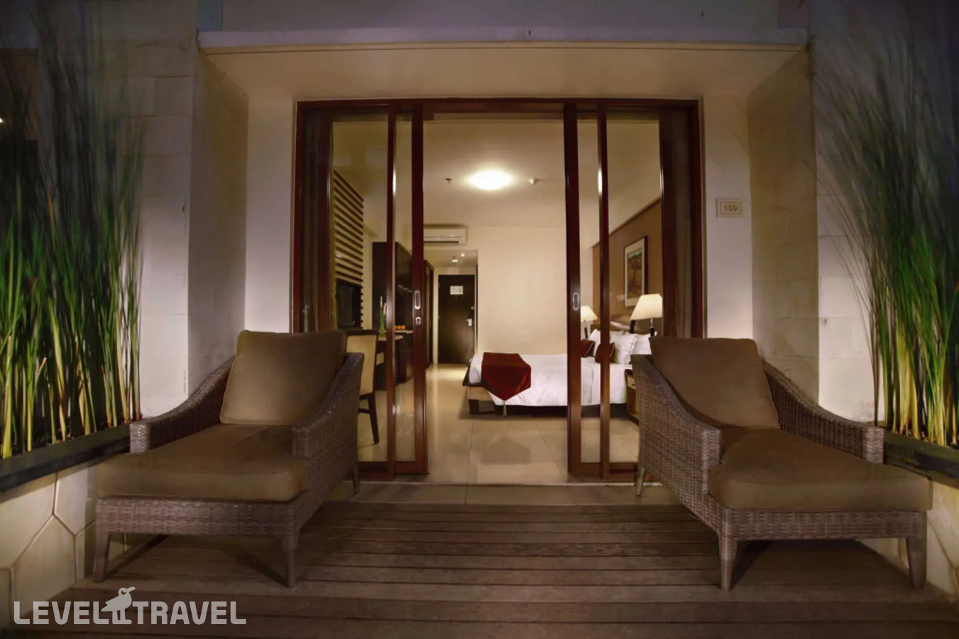 фотографии номера Делюкс отеля Aston Kuta Hotel Residence в Индонезия(Кута) - фото №3
