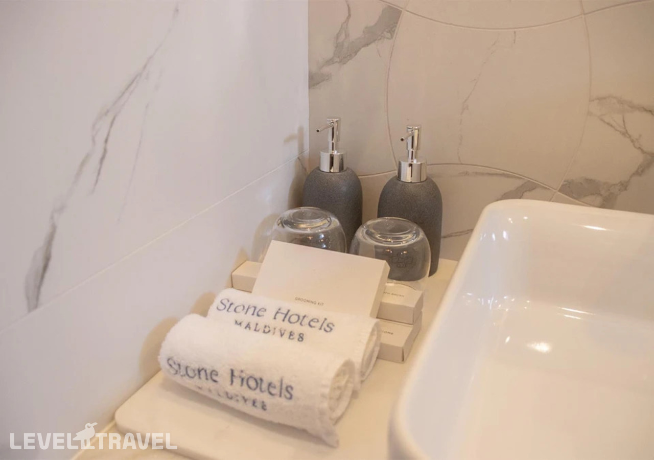 фотографии номера Семейный делюкс отеля Stone Hotels Maldives в Мальдивы(Диффуши) - фото №4