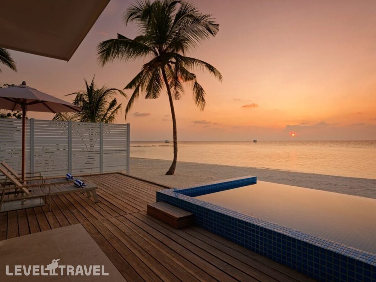 фотографии номера Пляжная вилла с бассейном отеля Eri Maldives (Ex. Eriyadu Island Resort) в Мальдивы(Северный Мале Атолл) - фото №3