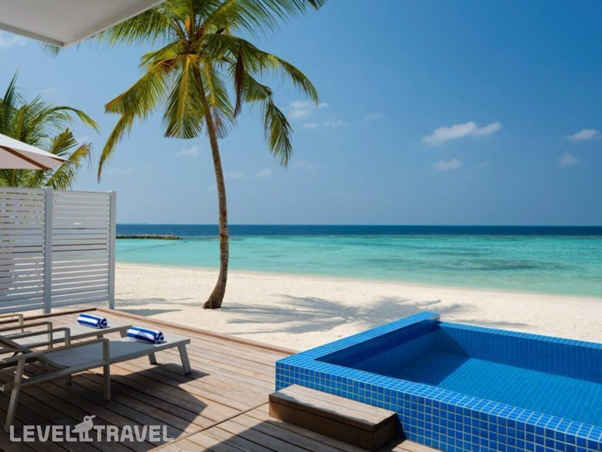 фотографии номера Пляжная вилла с бассейном отеля Eri Maldives (Ex. Eriyadu Island Resort) в Мальдивы(Северный Мале Атолл) - фото №4