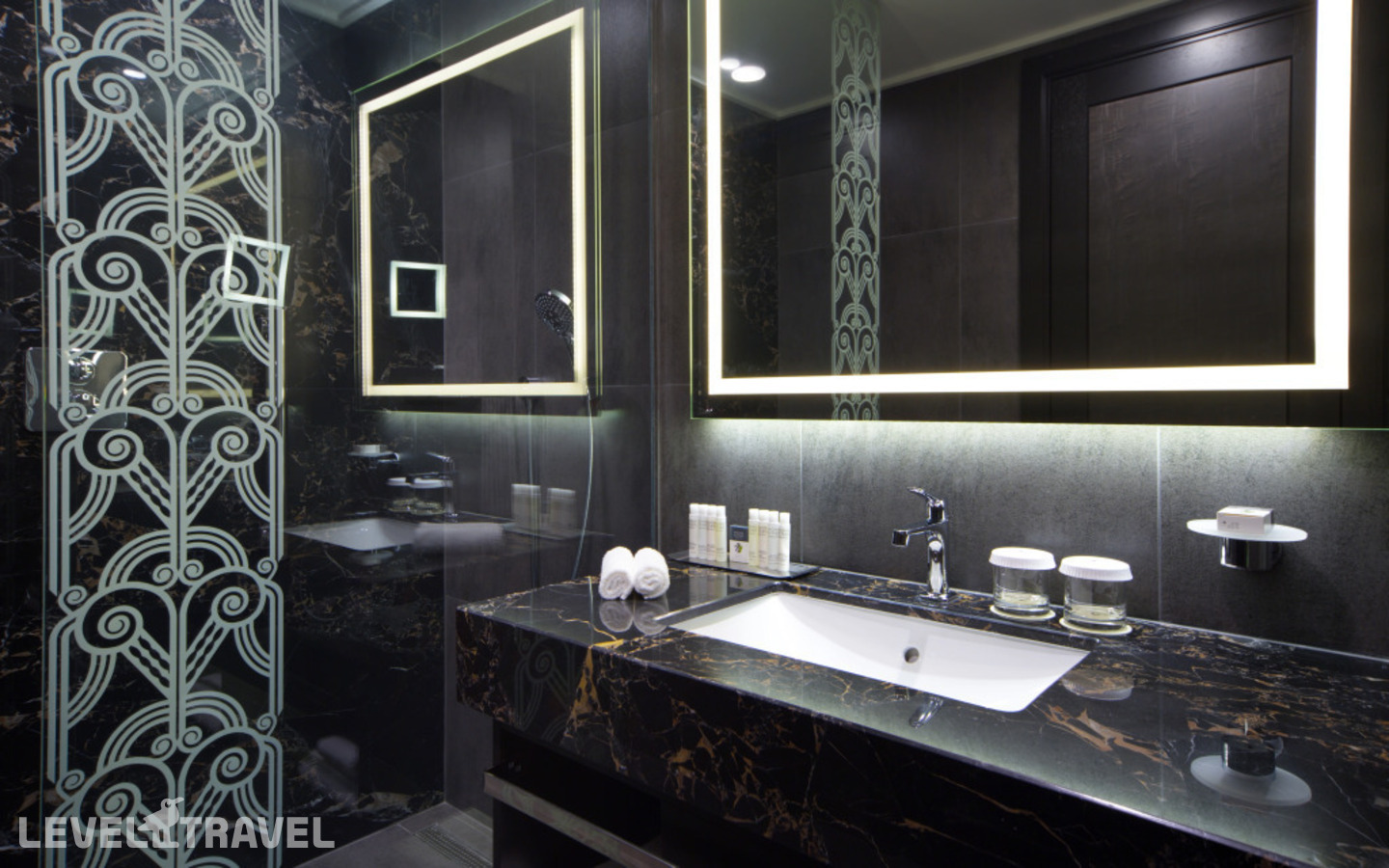 фотографии номера Двухместный номер с террасой Guest двуспальная кровать отеля Doubletree By Hilton в Беларусь(Минск) - фото №5