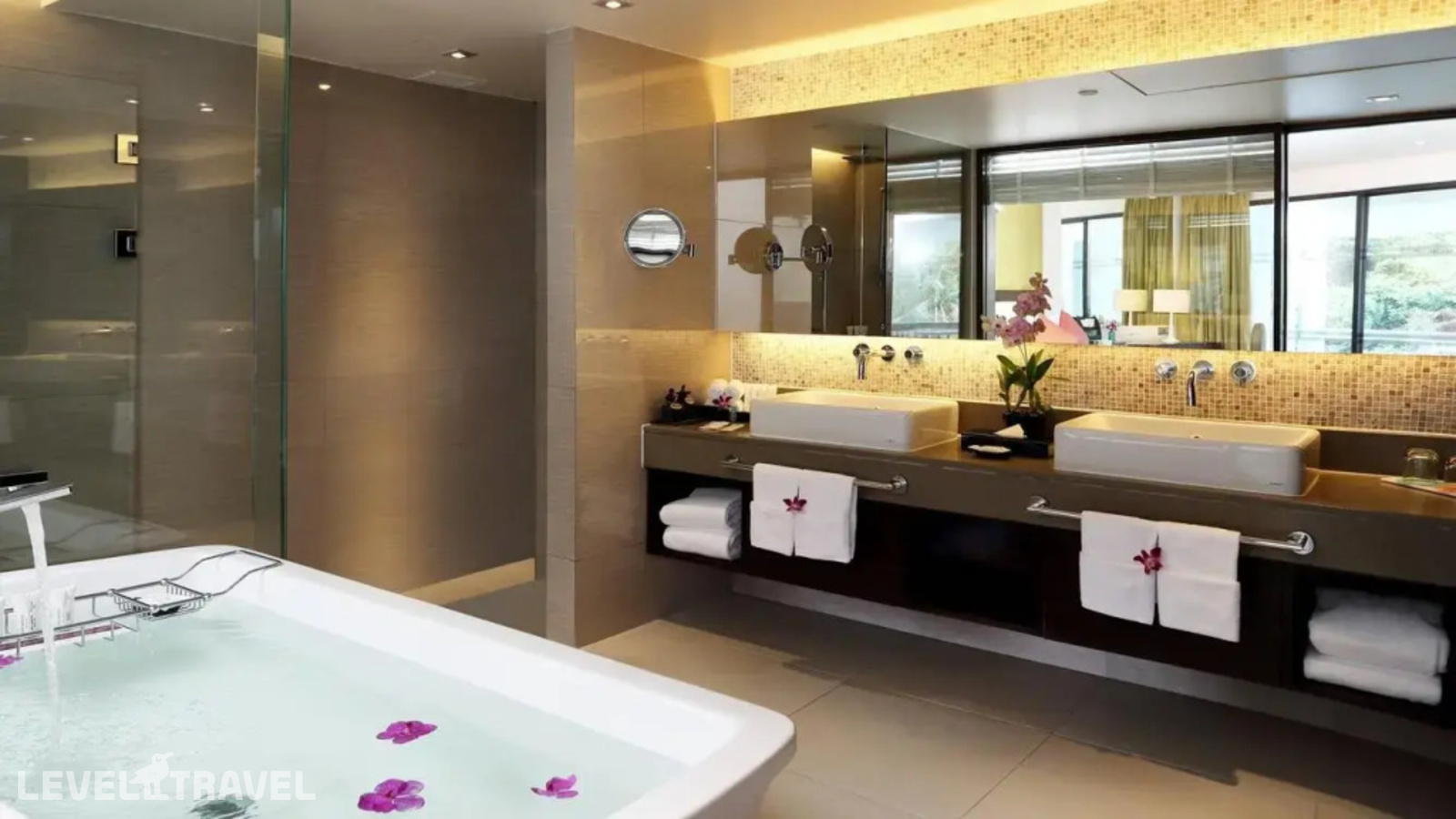фотографии номера Люкс с террасой и видом на океан (2 спальни) отеля Le Meridien Phuket Beach Resort в Таиланд(Карон Бич) - фото №8