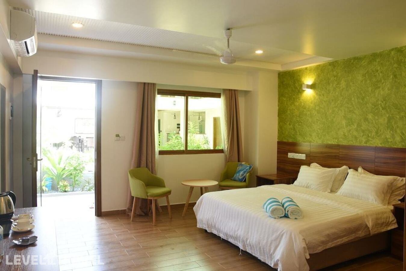 фотографии номера Делюкс на цокольном этаже (2 спальни) отеля Olive Goidhoo Guest House в Мальдивы(Баа Атолл) - фото №1