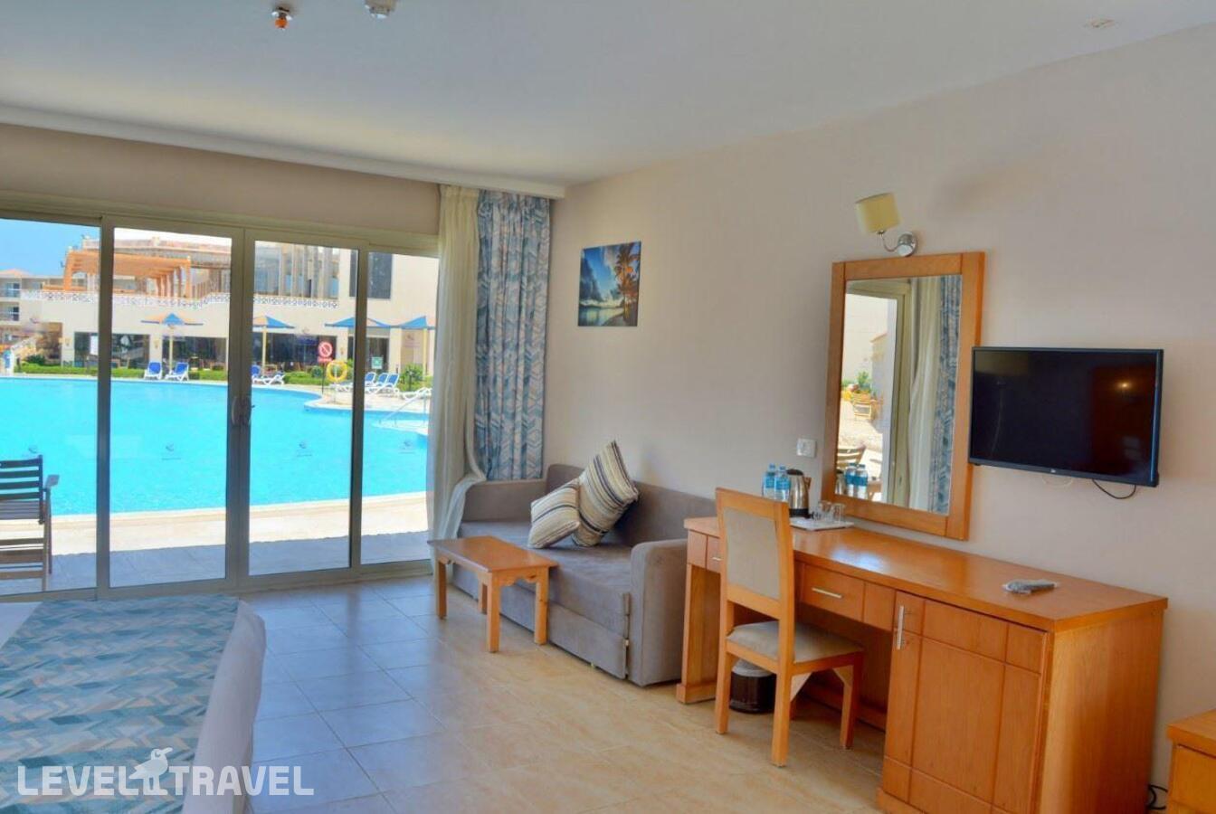 фотографии номера Бунгало с видом на бассейн отеля Rewaya Inn Resort (Ex. Hawaii Paradise Aqua Park Resort) в Египет(Хургада (город)) - фото №2