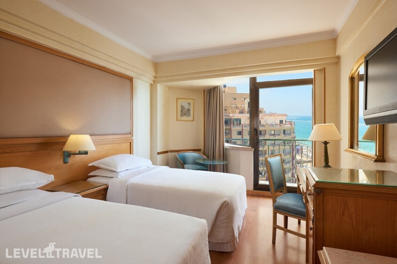 фотографии номера Клубный с балконом и видом на город отеля Sheraton Montazah Alex в Египет(Александрия) - фото №4