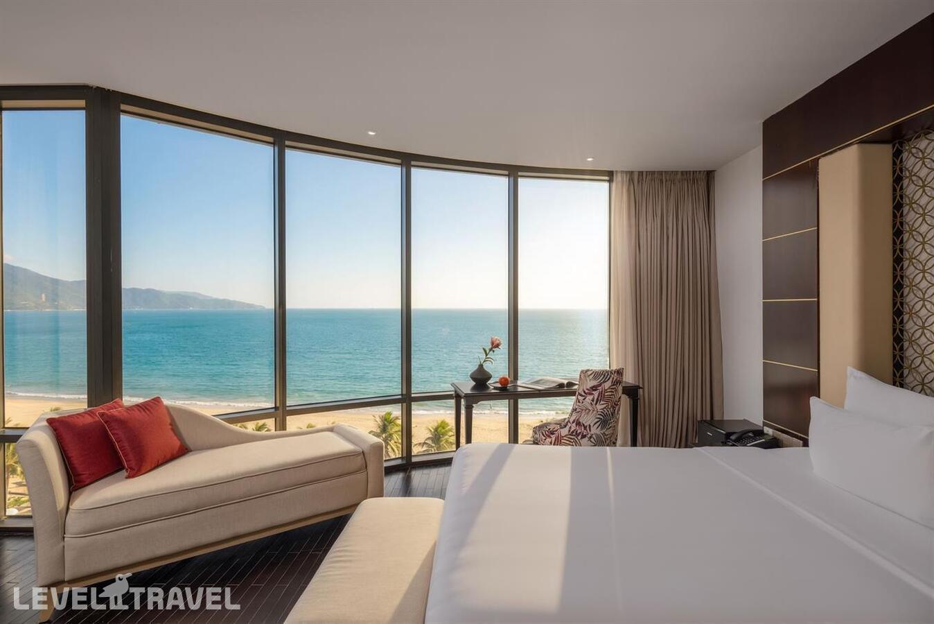 фотографии номера Люкс отеля Holiday Beach Hotel Danang в Вьетнам(Дананг) - фото №2