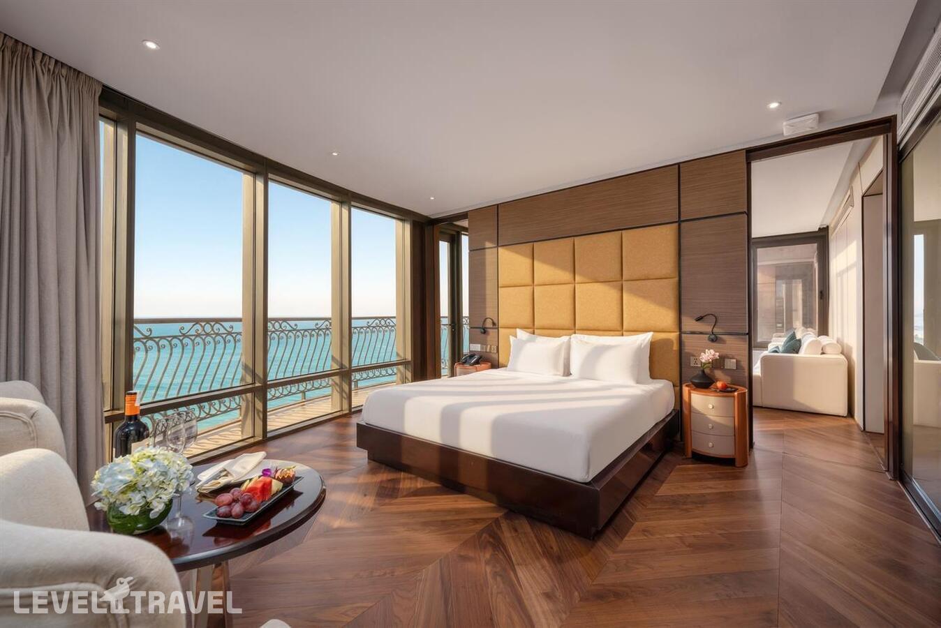 фотографии номера Люкс президентский отеля Holiday Beach Hotel Danang в Вьетнам(Дананг) - фото №1