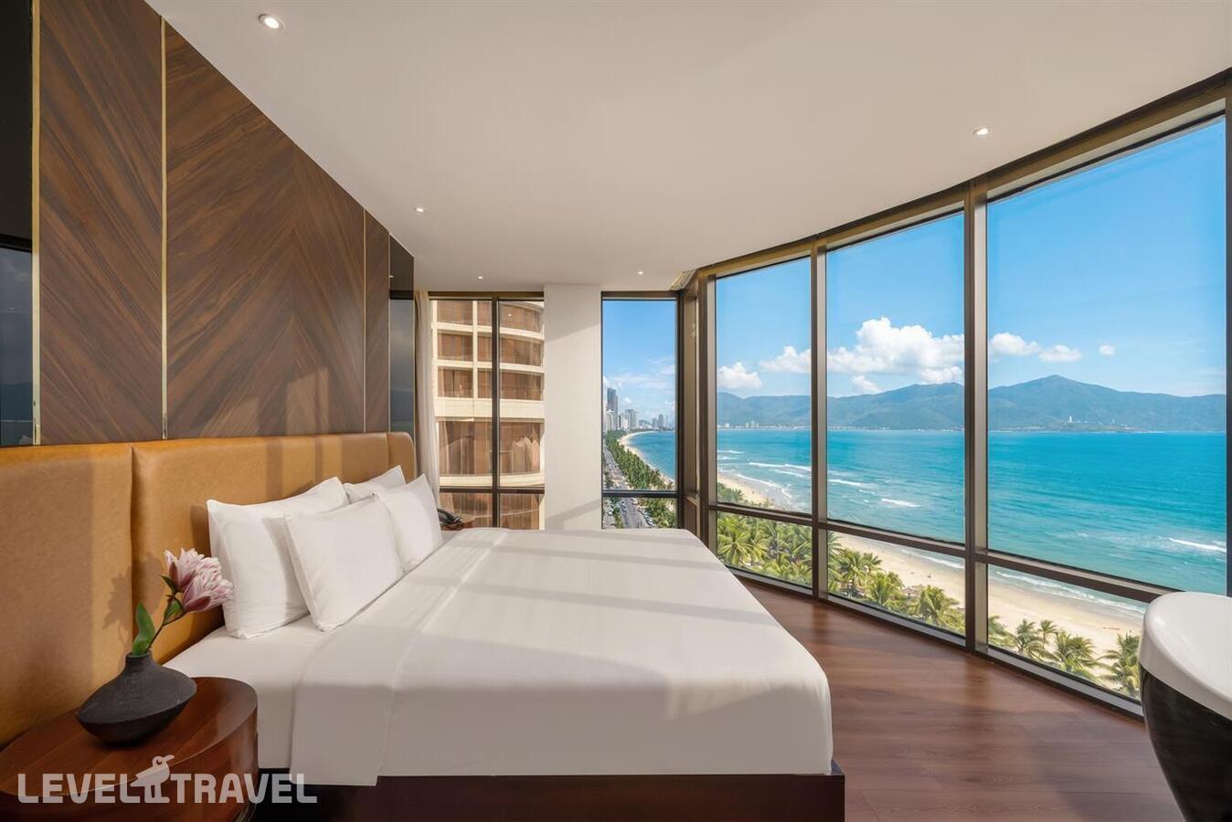 фотографии номера Представительский люкс отеля Holiday Beach Hotel Danang в Вьетнам(Дананг) - фото №1