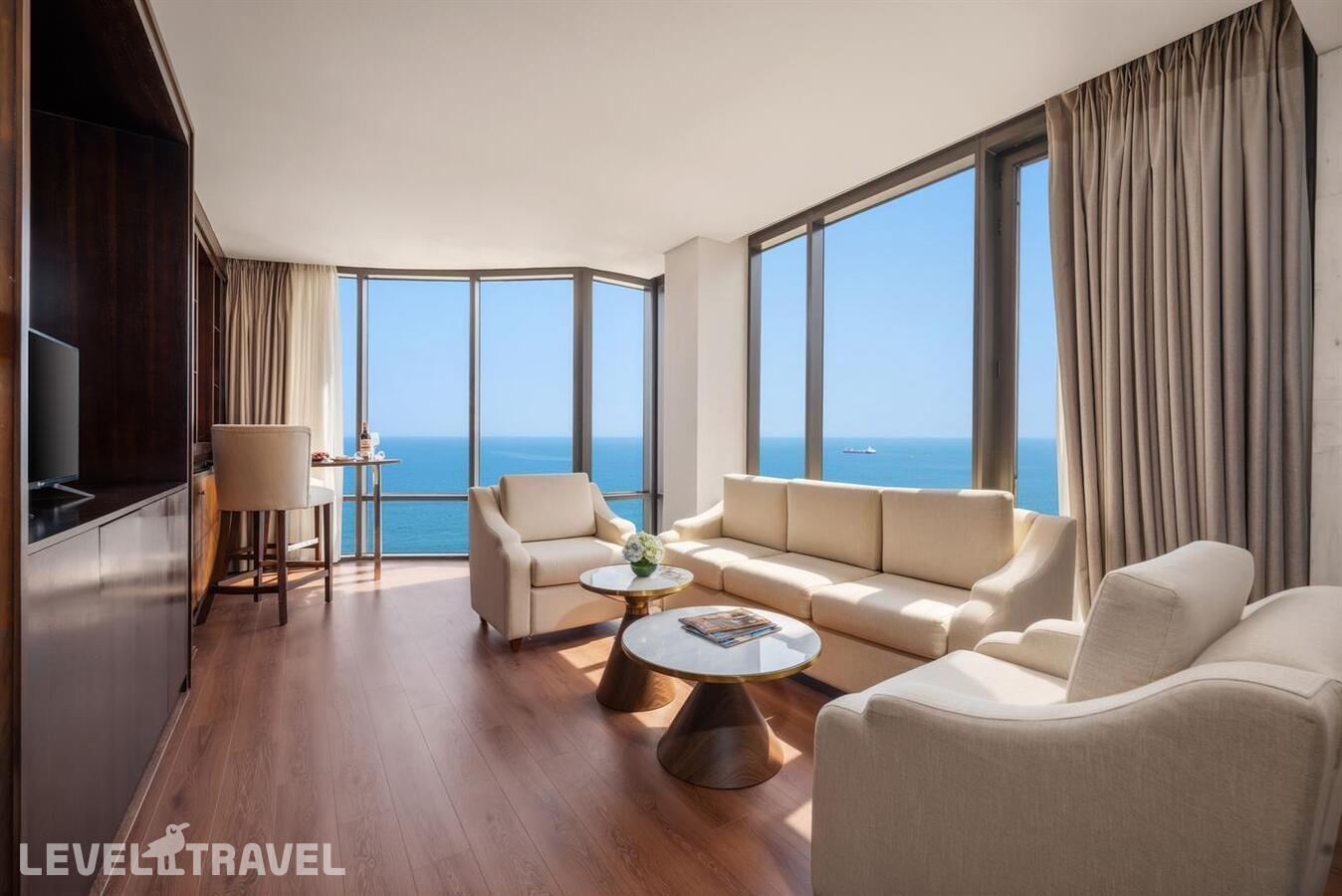 фотографии номера Представительский люкс отеля Holiday Beach Hotel Danang в Вьетнам(Дананг) - фото №3
