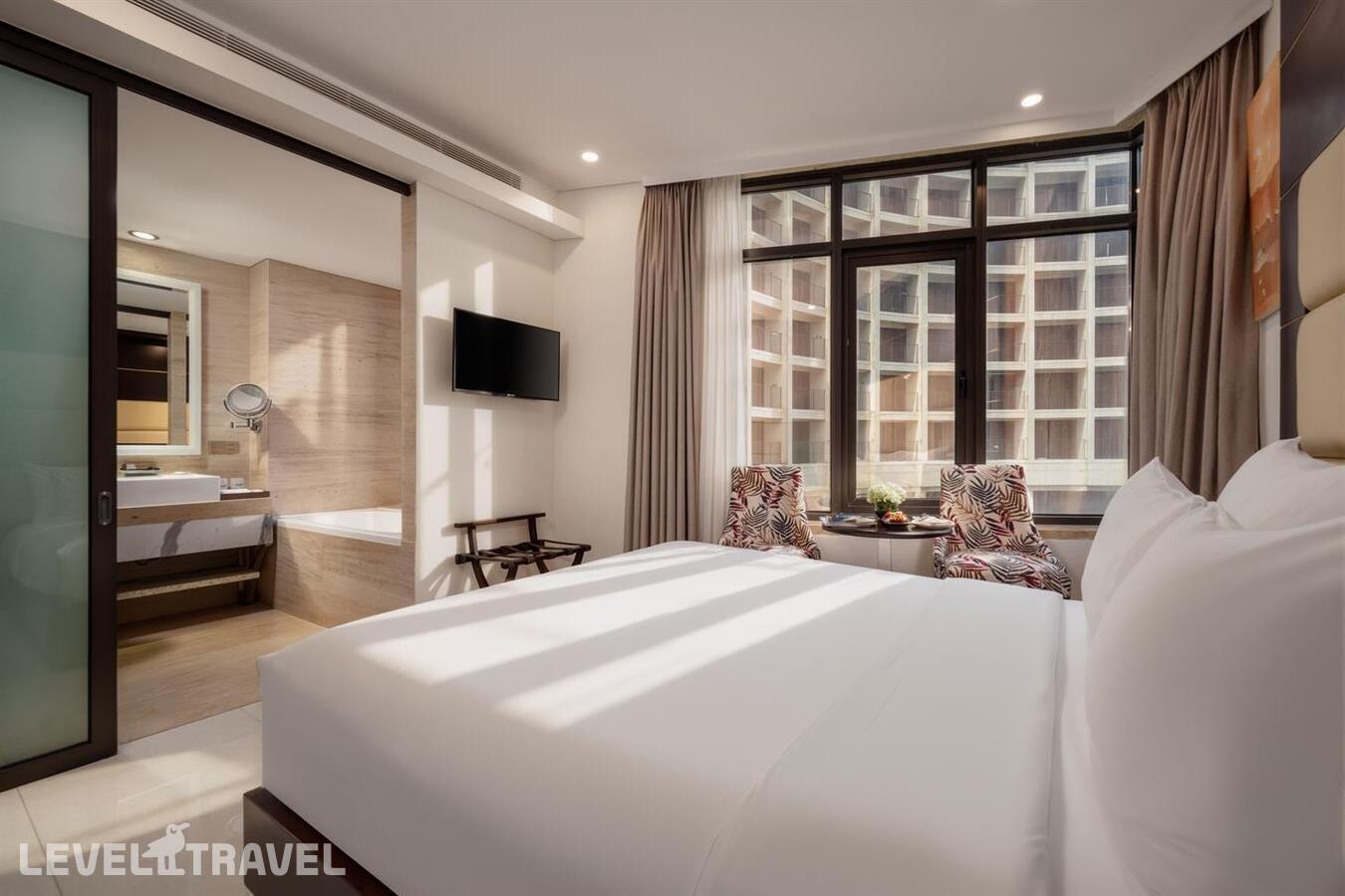 фотографии номера Делюкс Senior отеля Holiday Beach Hotel Danang в Вьетнам(Дананг) - фото №1