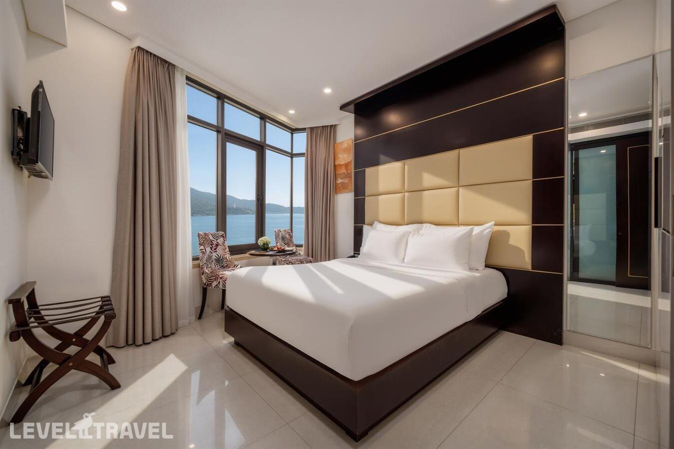 фотографии номера Делюкс Senior отеля Holiday Beach Hotel Danang в Вьетнам(Дананг) - фото №3