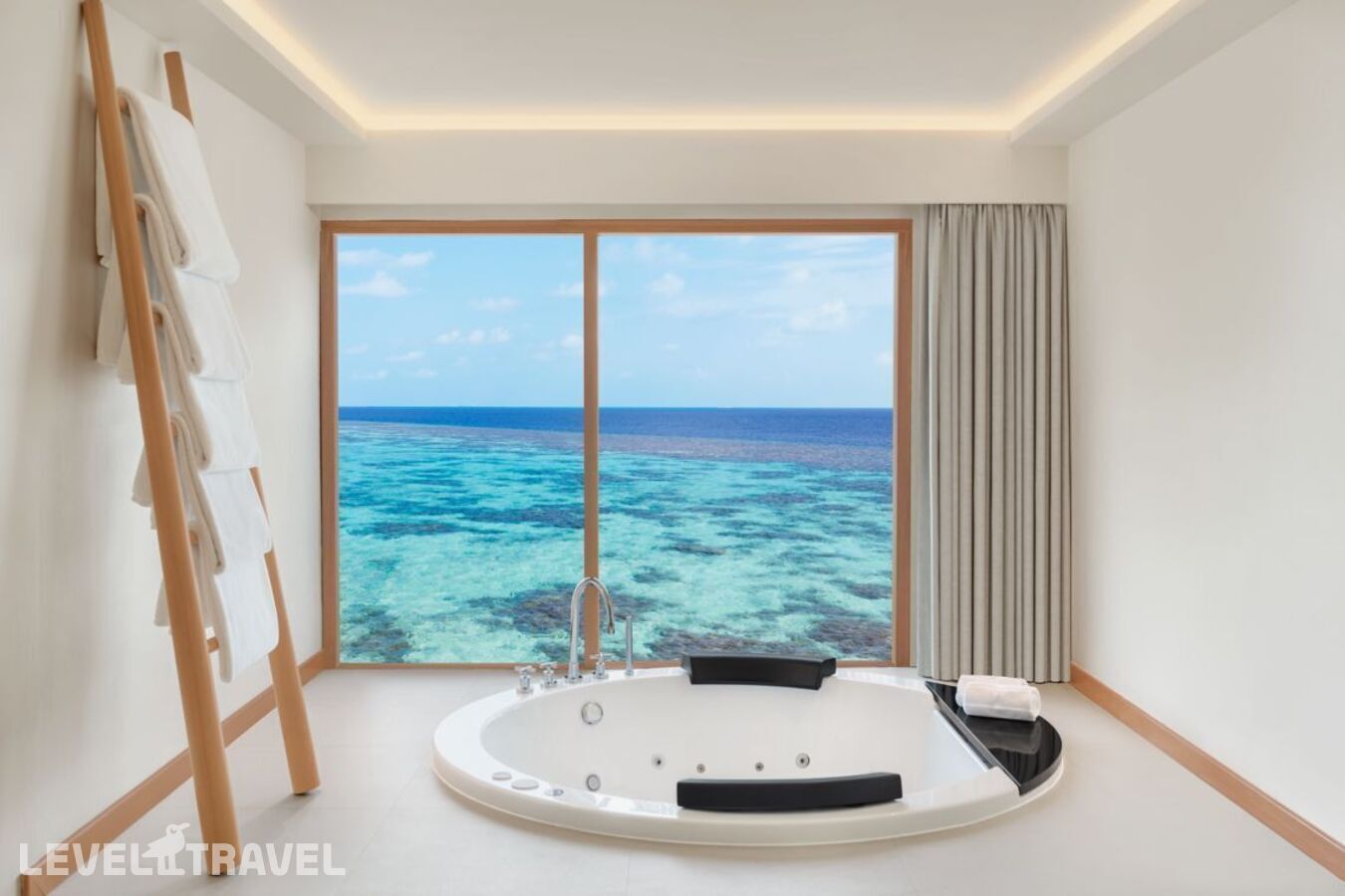 фотографии номера Водная вилла Oasis отеля W Maldives (Ex. W Retreat & Spa Maldives) в Мальдивы(Северный Ари Атолл) - фото №2
