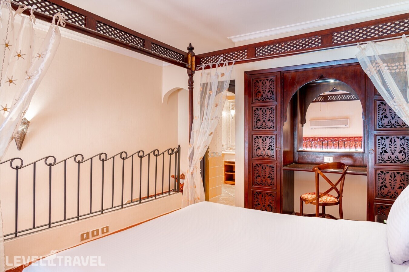 фотографии номера Полулюкс Harem с видом на море/бассейн отеля Domina Coral Bay Aquamarine Beach в Египет(Корал Бэй) - фото №3