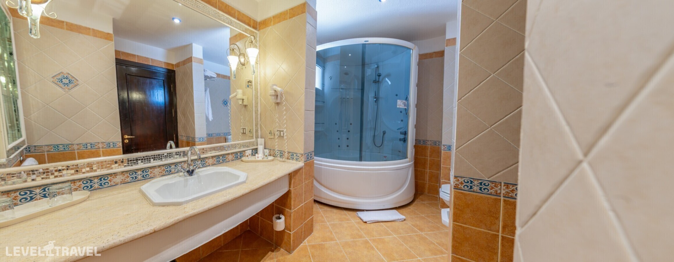 фотографии номера Полулюкс Harem с видом на море/бассейн отеля Domina Coral Bay Aquamarine Beach в Египет(Корал Бэй) - фото №5