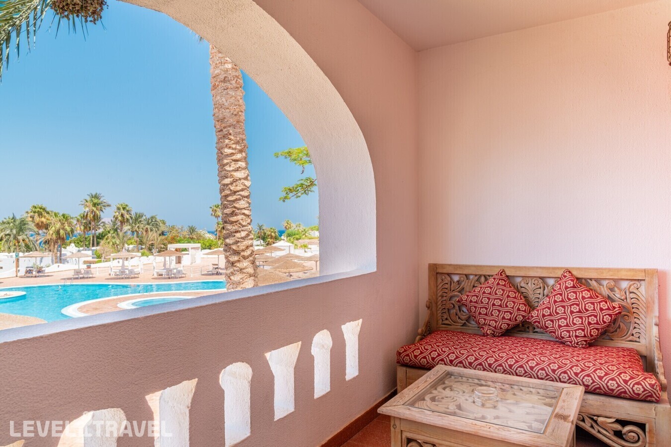 фотографии номера Делюкс Harem с видом на бассейн и сад отеля Domina Coral Bay Aquamarine Beach в Египет(Корал Бэй) - фото №3