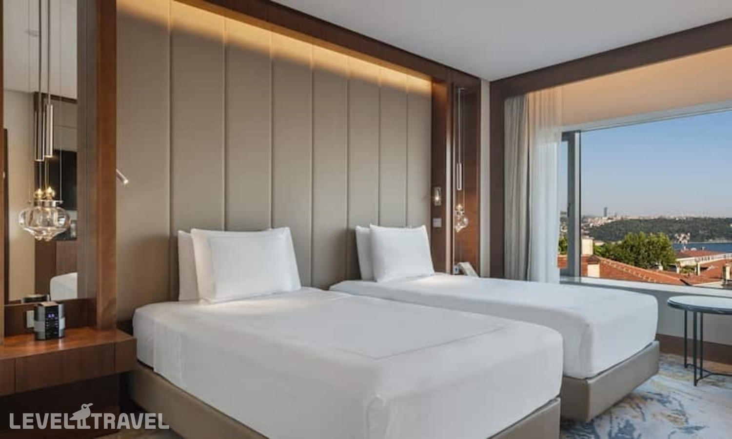 фотографии номера Делюкс с видом на Босфор (отдельные кровати) отеля Conrad Istanbul Bosphorus в Турция(Бешикташ) - фото №2