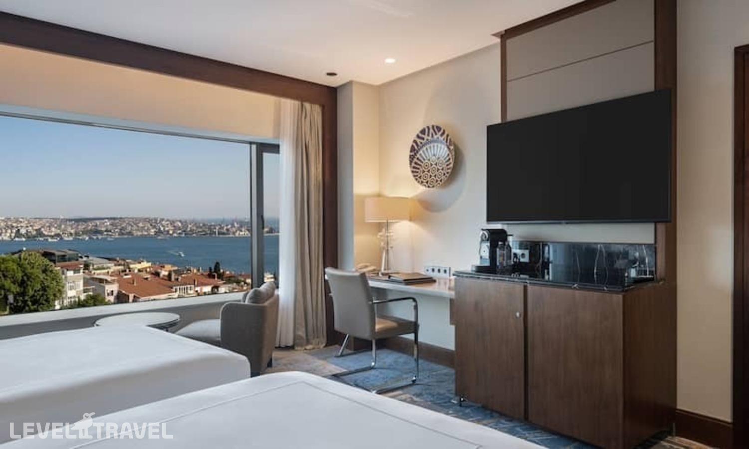 фотографии номера Делюкс с видом на Босфор (отдельные кровати) отеля Conrad Istanbul Bosphorus в Турция(Бешикташ) - фото №1