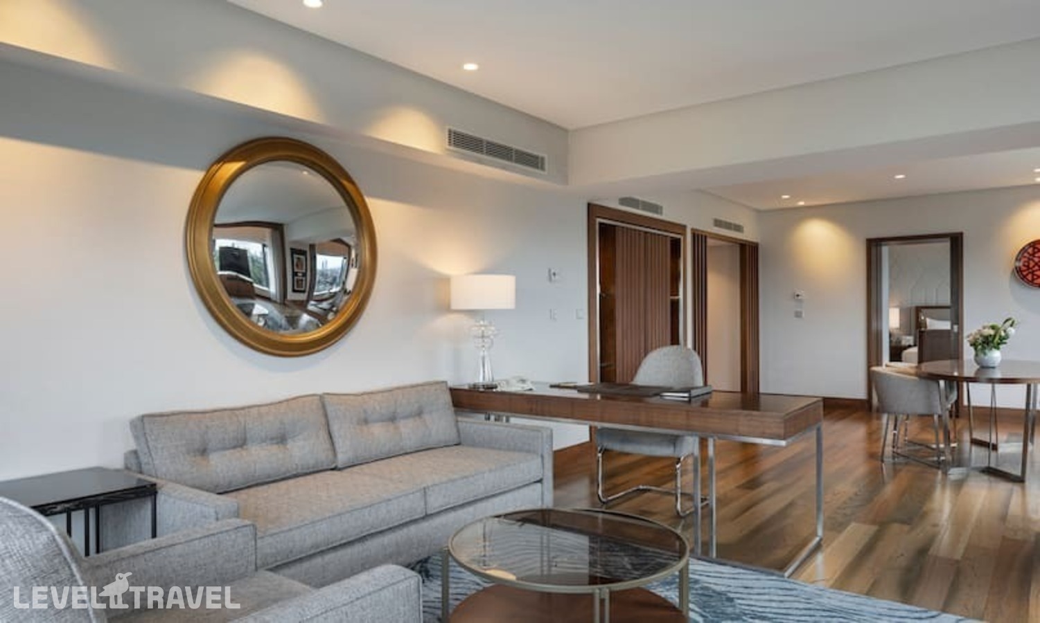 фотографии номера Роскошный люкс Гранд с видом на Босфор отеля Conrad Istanbul Bosphorus в Турция(Бешикташ) - фото №2