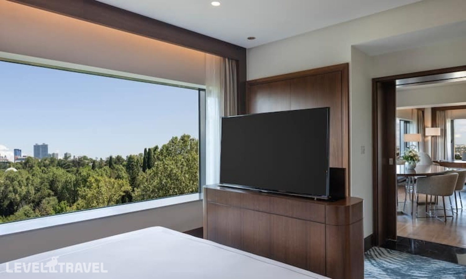 фотографии номера Роскошный люкс Гранд с видом на Босфор отеля Conrad Istanbul Bosphorus в Турция(Бешикташ) - фото №6