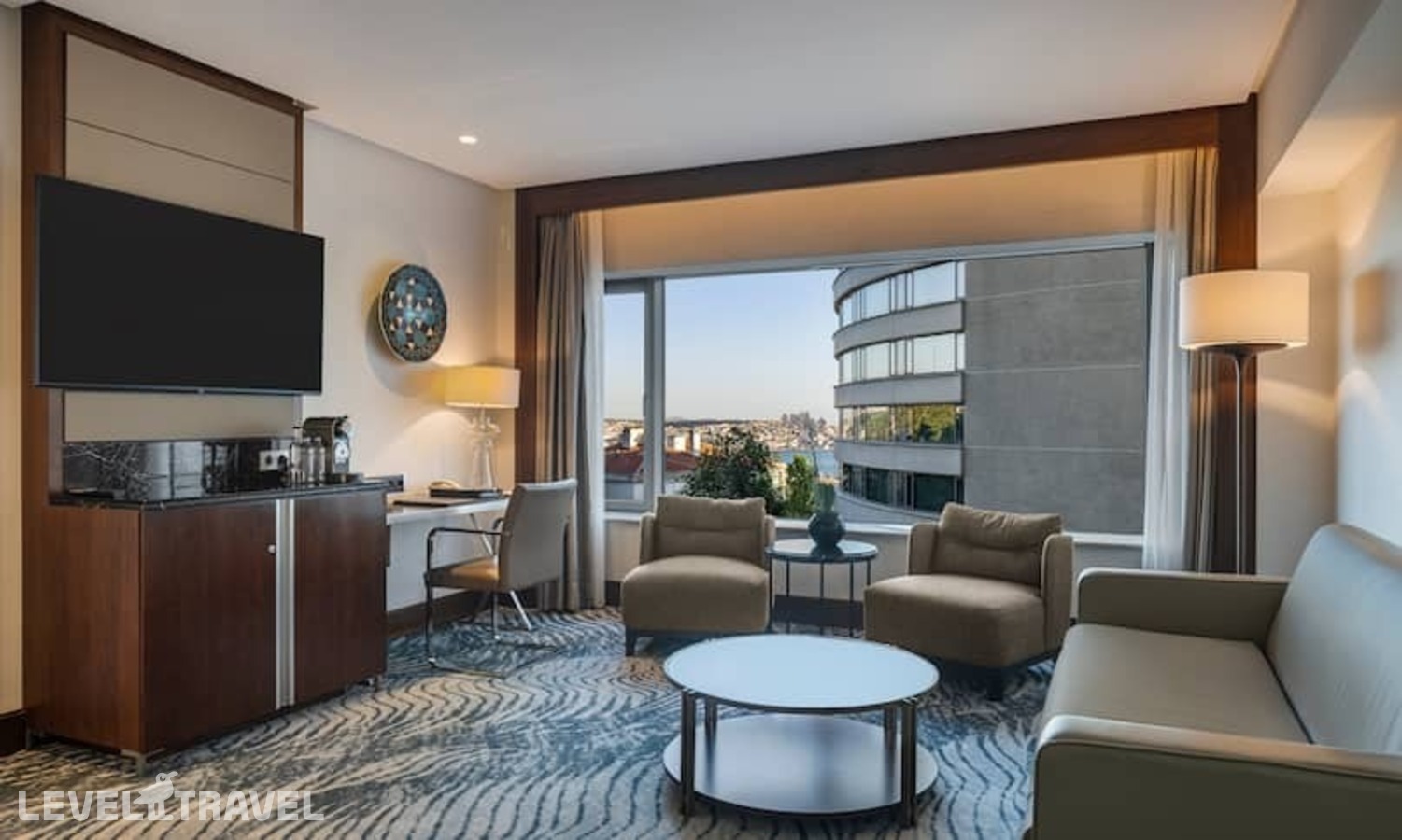 фотографии номера Семейный люкс с видом на город отеля Conrad Istanbul Bosphorus в Турция(Бешикташ) - фото №7