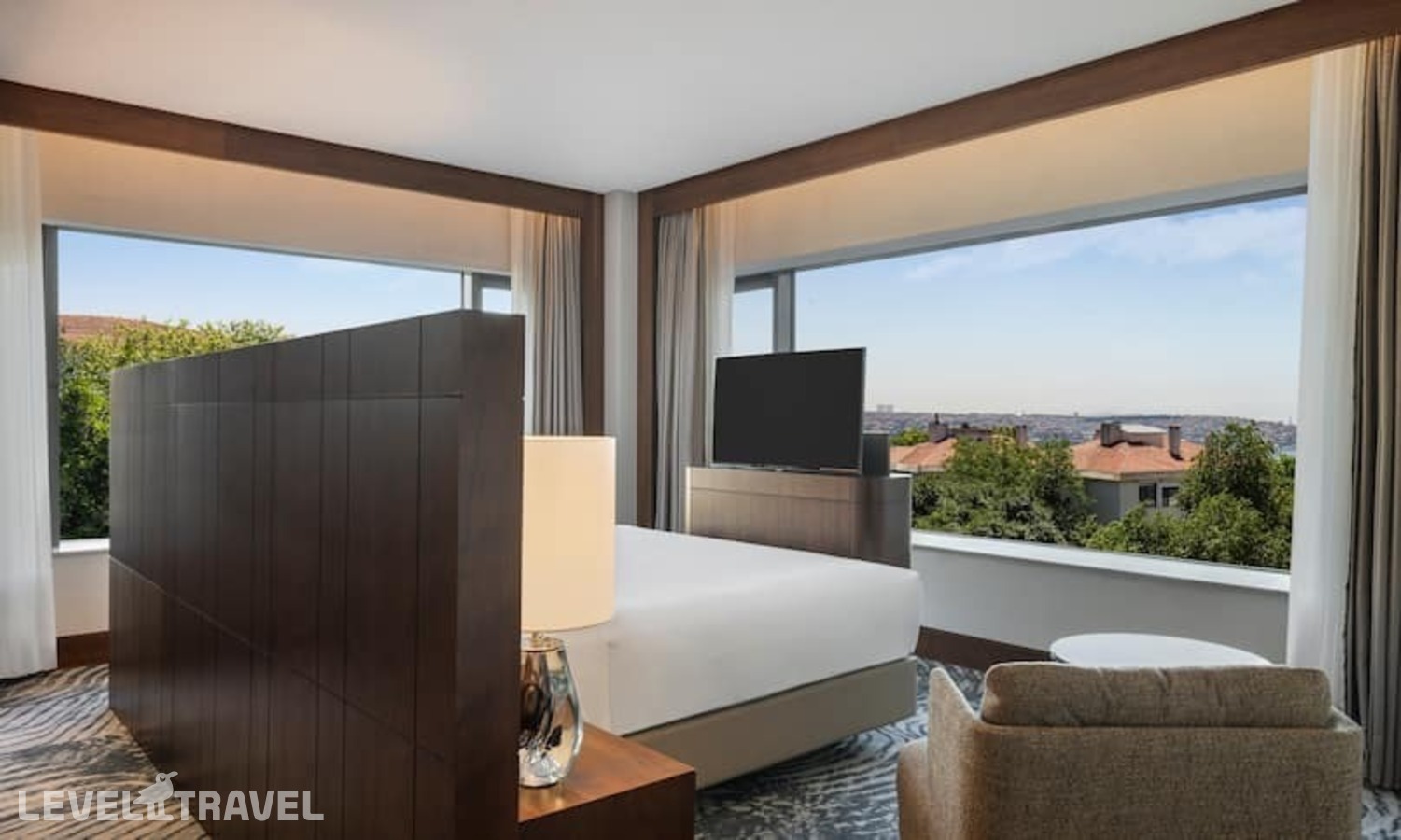 фотографии номера Семейный люкс с видом на город отеля Conrad Istanbul Bosphorus в Турция(Бешикташ) - фото №3