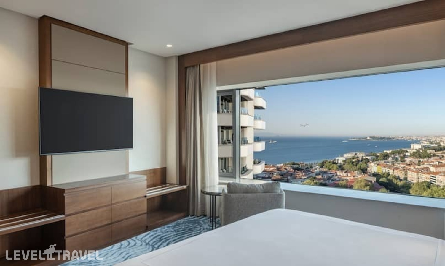 фотографии номера Семейный люкс с видом на Босфор (2 спальни) отеля Conrad Istanbul Bosphorus в Турция(Бешикташ) - фото №2