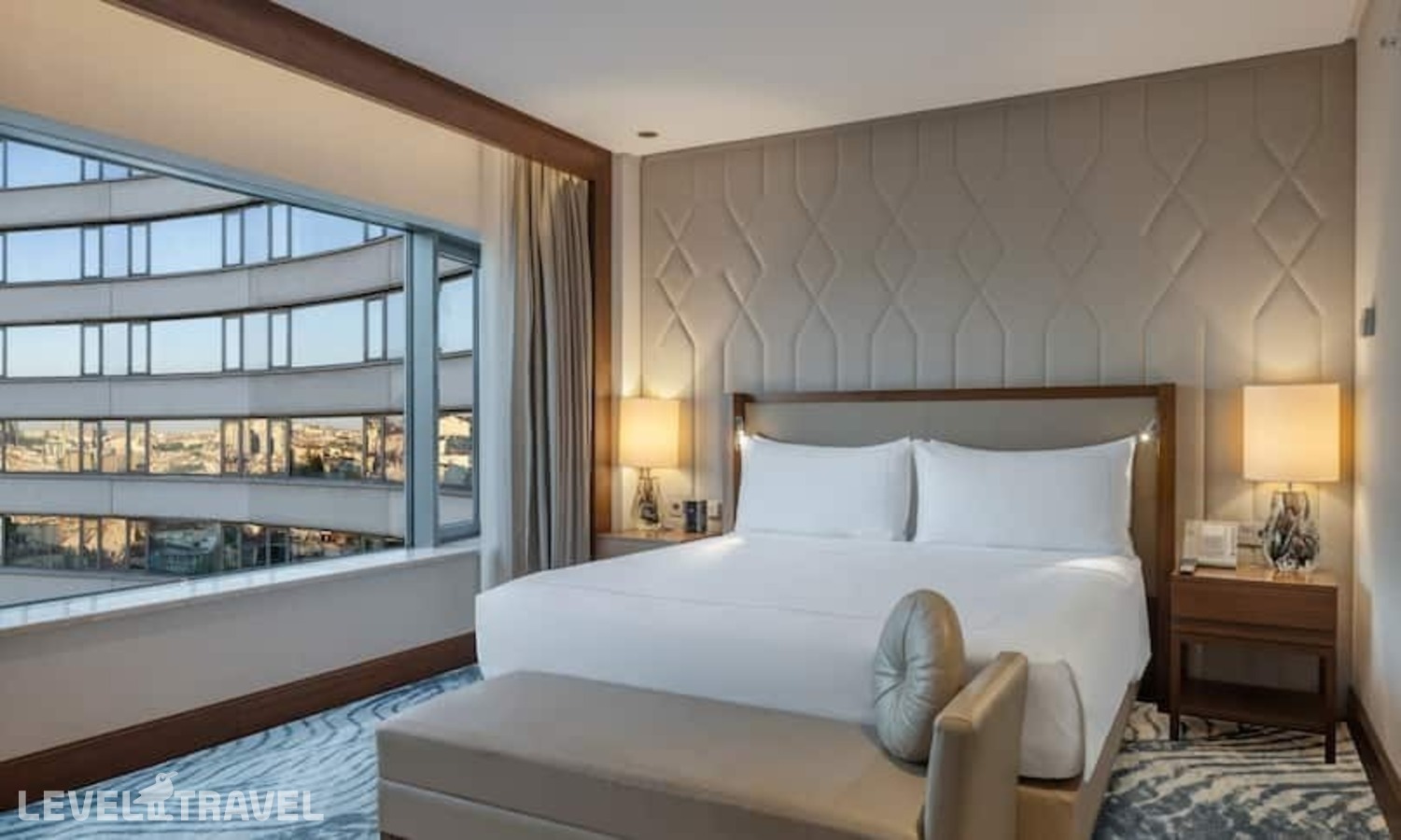 фотографии номера Люкс Park с балконом отеля Conrad Istanbul Bosphorus в Турция(Бешикташ) - фото №3