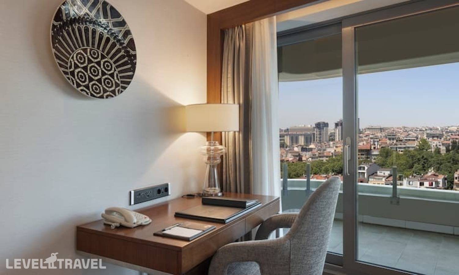 фотографии номера Люкс Park с балконом отеля Conrad Istanbul Bosphorus в Турция(Бешикташ) - фото №8