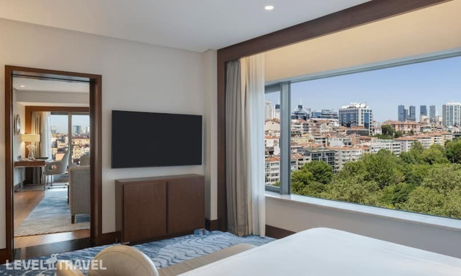 фотографии номера Люкс Park с балконом отеля Conrad Istanbul Bosphorus в Турция(Бешикташ) - фото №2
