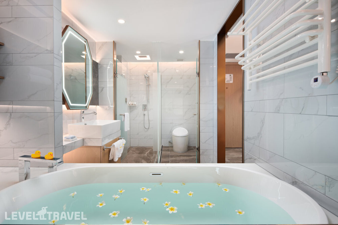фотографии номера Трехместный семейный номер (зона 1) отеля Horizon Resort & Spa в Китай(Ялонг Бэй) - фото №4