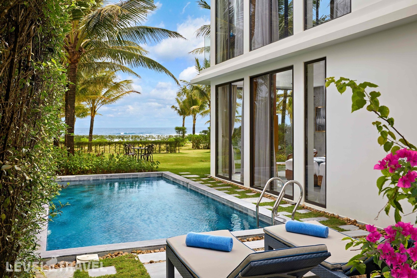 фотографии номера Вилла с видом на океан (2 спальни) отеля Wyndham Hoi An Royal Beachfront Resort & Villas в Вьетнам(Хойан) - фото №4