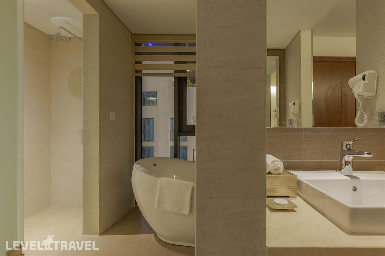 фотографии номера Пентхаус отеля Maximilan Danang Beach Hotel в Вьетнам(Дананг) - фото №2